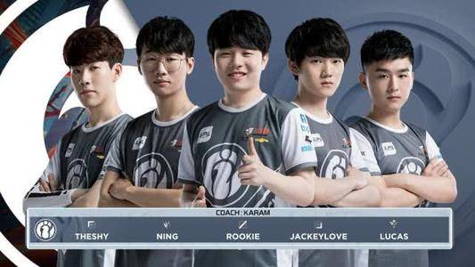 对年轻球员 对年轻球员